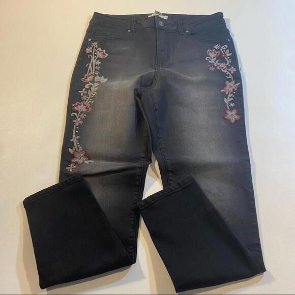 Artisan Ny Denim - Artisan NY Size 8‎ Grey Denim Ankle Jeans W Asymmetrical Embroidered Flowers